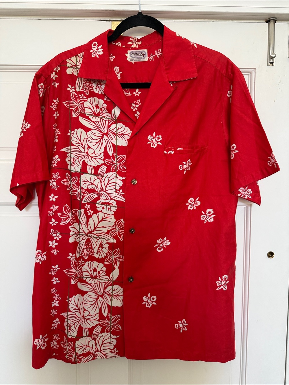 Vintage Men's Red Hawaiian Shirt with White Floral Print. Size M/L